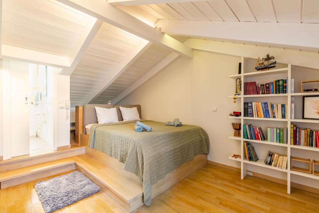 Something Different In Chalkida Apartment Kanithos Bagian luar foto
