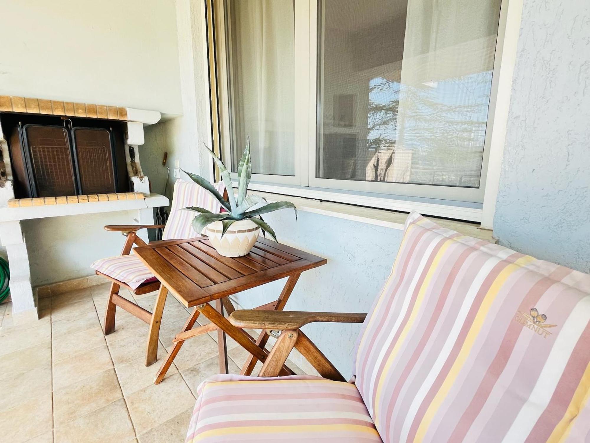 Something Different In Chalkida Apartment Kanithos Bagian luar foto